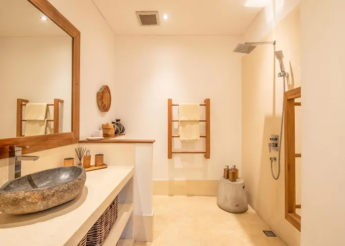 Exquisite 4br Haven, 5min Stroll To Beach Canggu Villa
