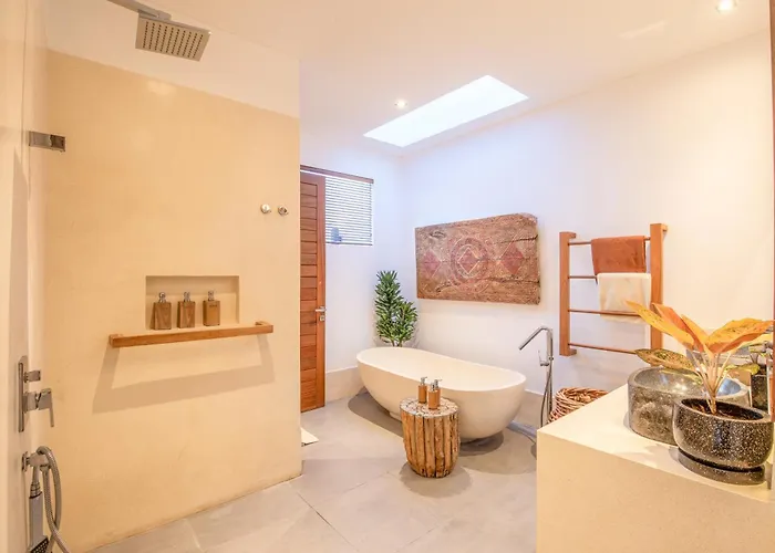 Exquisite 4br Haven, 5min Stroll To Beach Canggu *