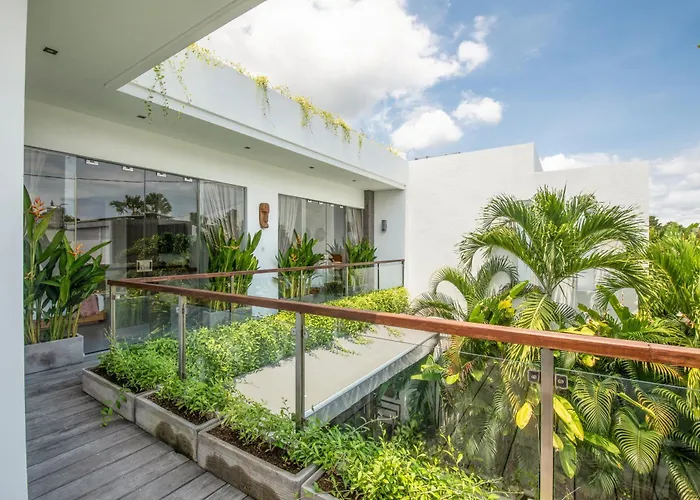 Villa Exquisite 4br Haven, 5min Stroll To Beach Canggu *