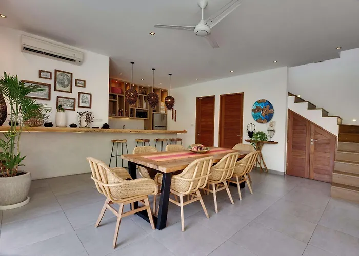 Exquisite 4br Haven, 5min Stroll To Beach Canggu *