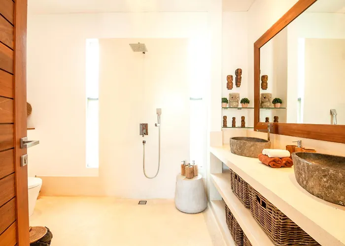 Exquisite 4br Haven, 5min Stroll To Beach Canggu