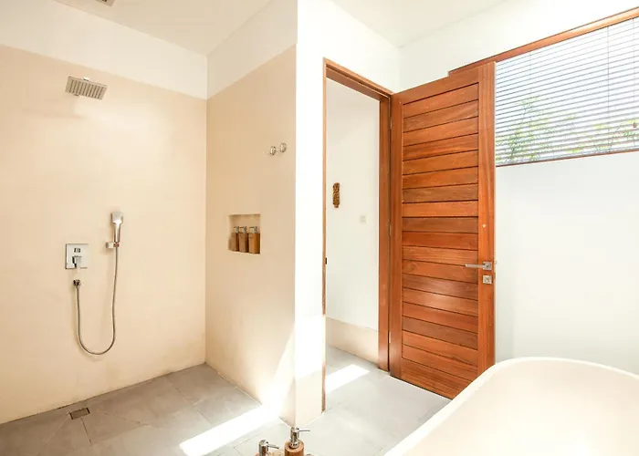 Villa Exquisite 4br Haven, 5min Stroll To Beach Canggu