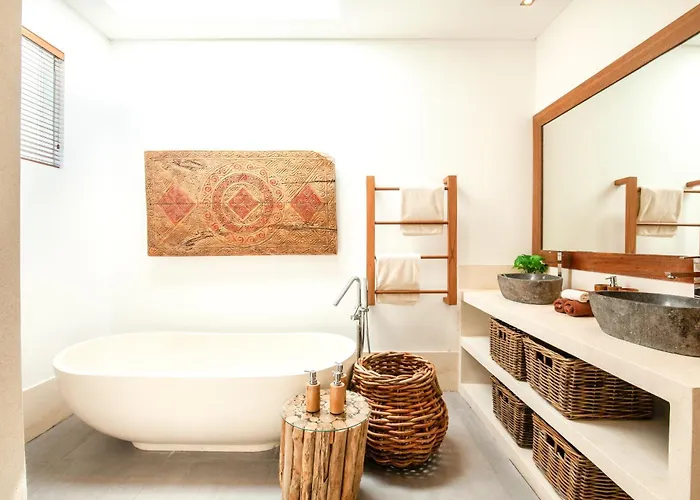 Exquisite 4br Haven, 5min Stroll To Beach Canggu Villa *
